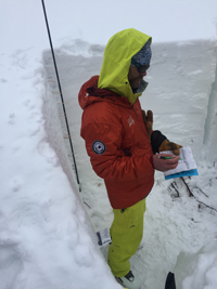 AIARE 2 avalanche education - Advanced avalanche training near Salt Lake City, Utah Evaluating snowpack safety - Advanced avalanche courses in Utah